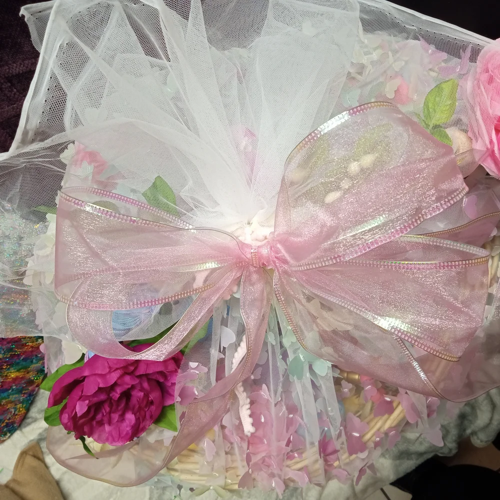Pink Floral custom gift baskets with pink 🎀 ribbon and pop out🦋.